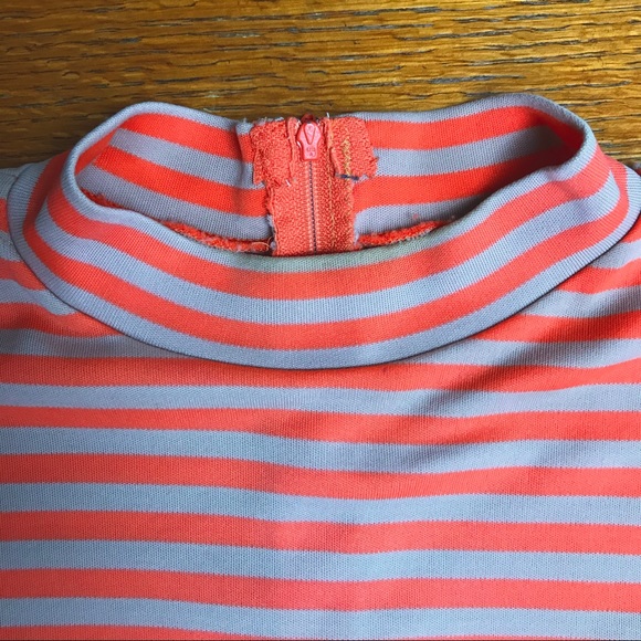 VINTAGE 1960s Women's Sleeveless Stretchy Striped Coral Orange Top - Picture 5 of 8